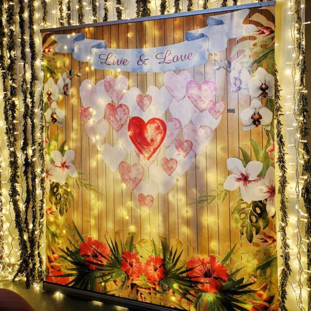 ✨Live & Love✨  #tufotomatondeboda #fotomaton #foto #photobooth #photocall #boda #miboda #fiesta #lights #sharealight #liveandlove #pareja #detalles #insta #risasydiversion